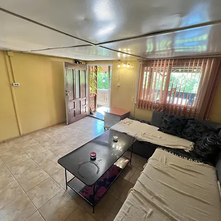 Cozy Quiet Retreat 70km From Sofia 캠프장