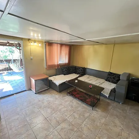 אתר קמפינג Cozy Quiet Retreat 70km From Sofia *