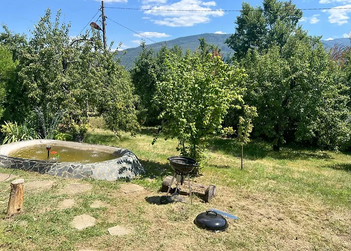 Къмпинг Cozy Quiet Retreat 70km From Sofia