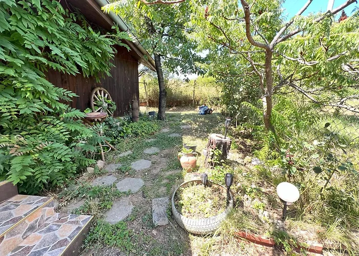 Къмпинг Cozy Quiet Retreat 70km From Sofia *