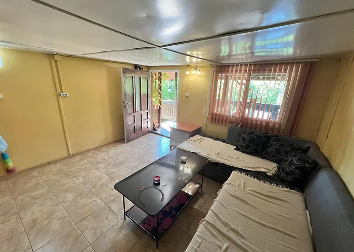 Cozy Quiet Retreat 70km From Sofia Къмпинг