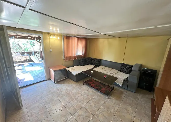 Къмпинг Cozy Quiet Retreat 70km From Sofia *