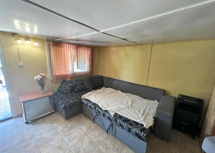 Къмпинг Cozy Quiet Retreat 70km From Sofia